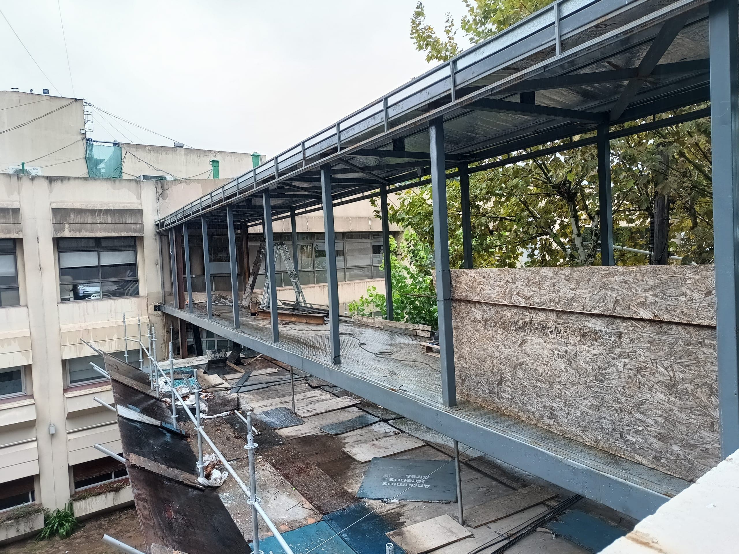 Puente entre clínicas — detalle estructural